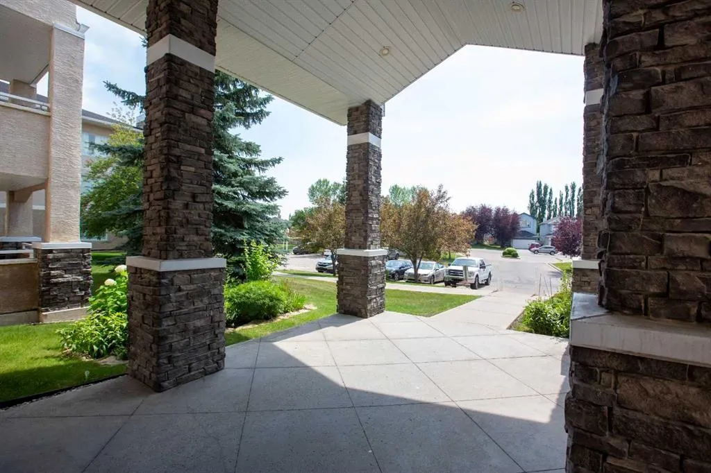 20 Country Hills View NW #201