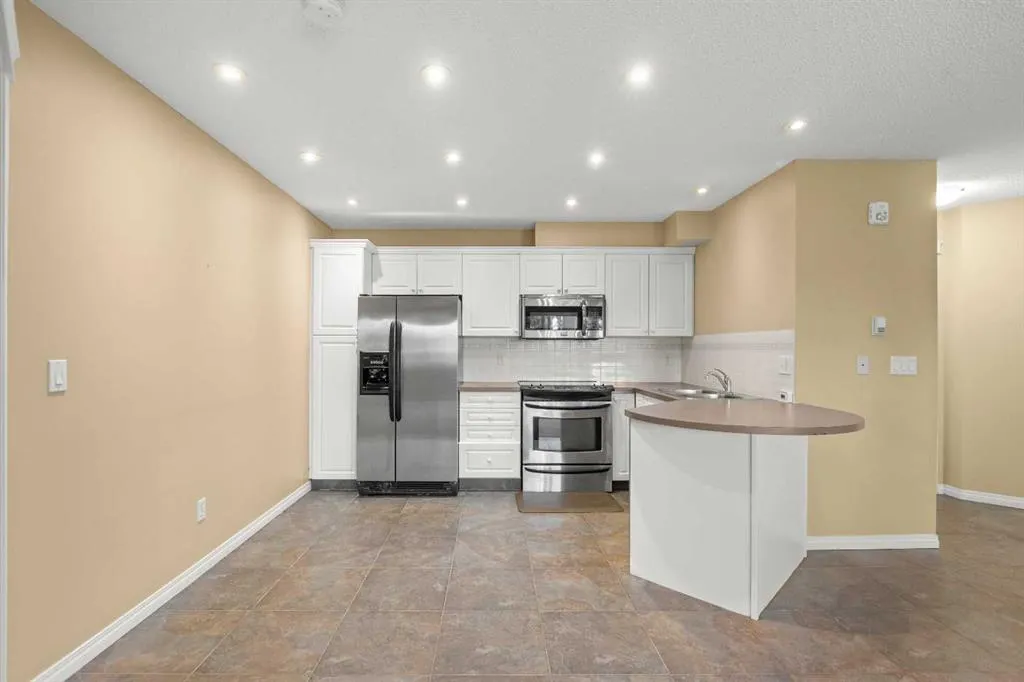 20 Country Hills View NW #201