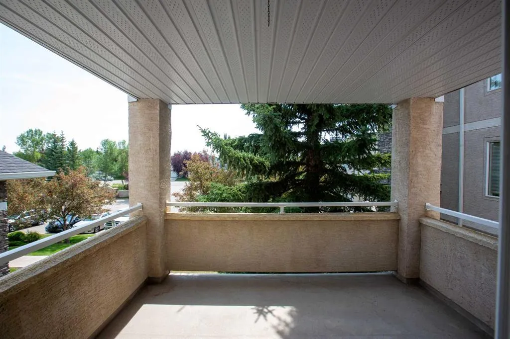 20 Country Hills View NW #201