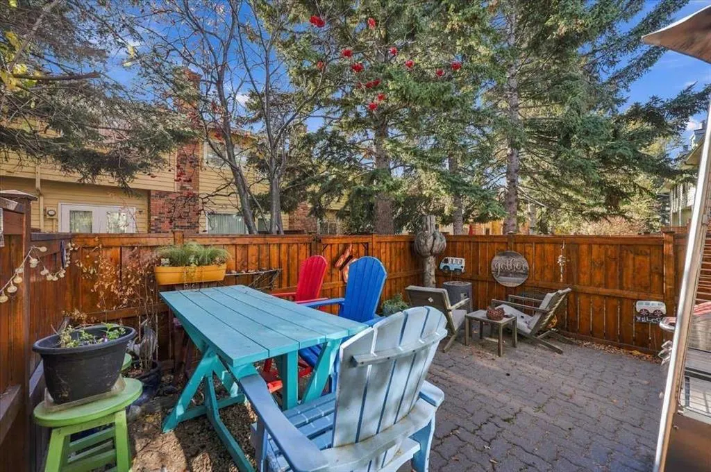 512 Point Mckay Grove NW