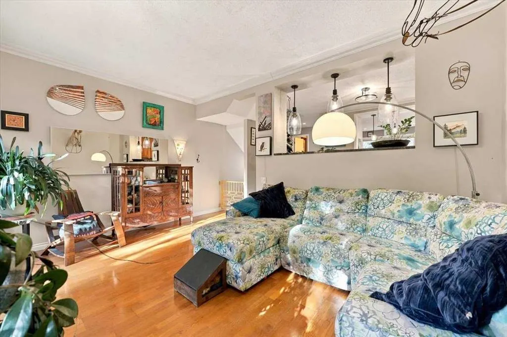 512 Point Mckay Grove NW