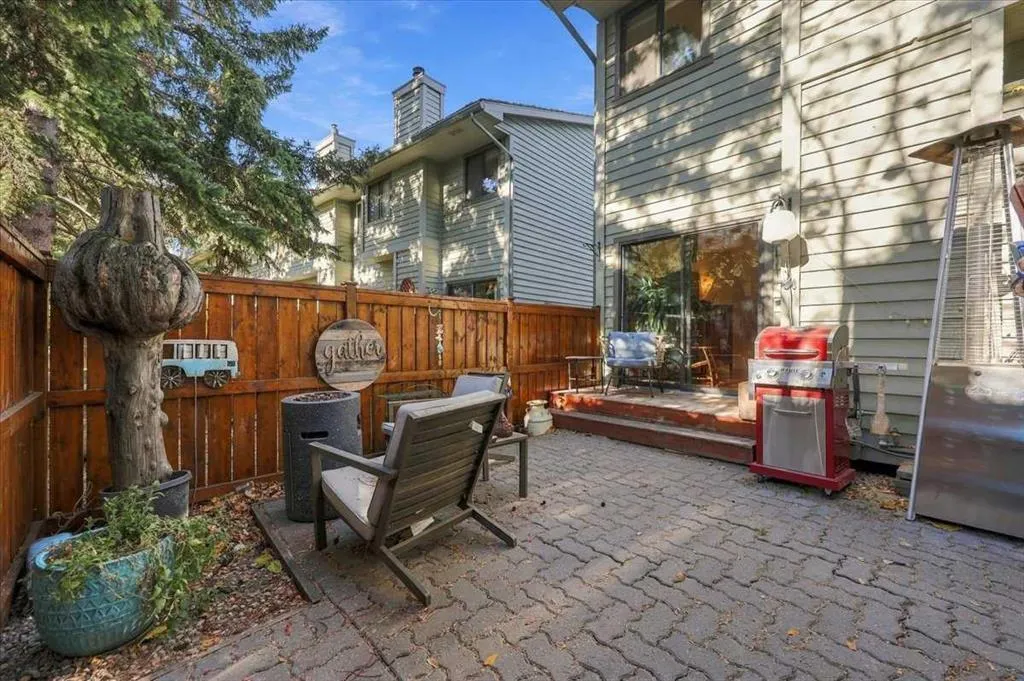 512 Point Mckay Grove NW