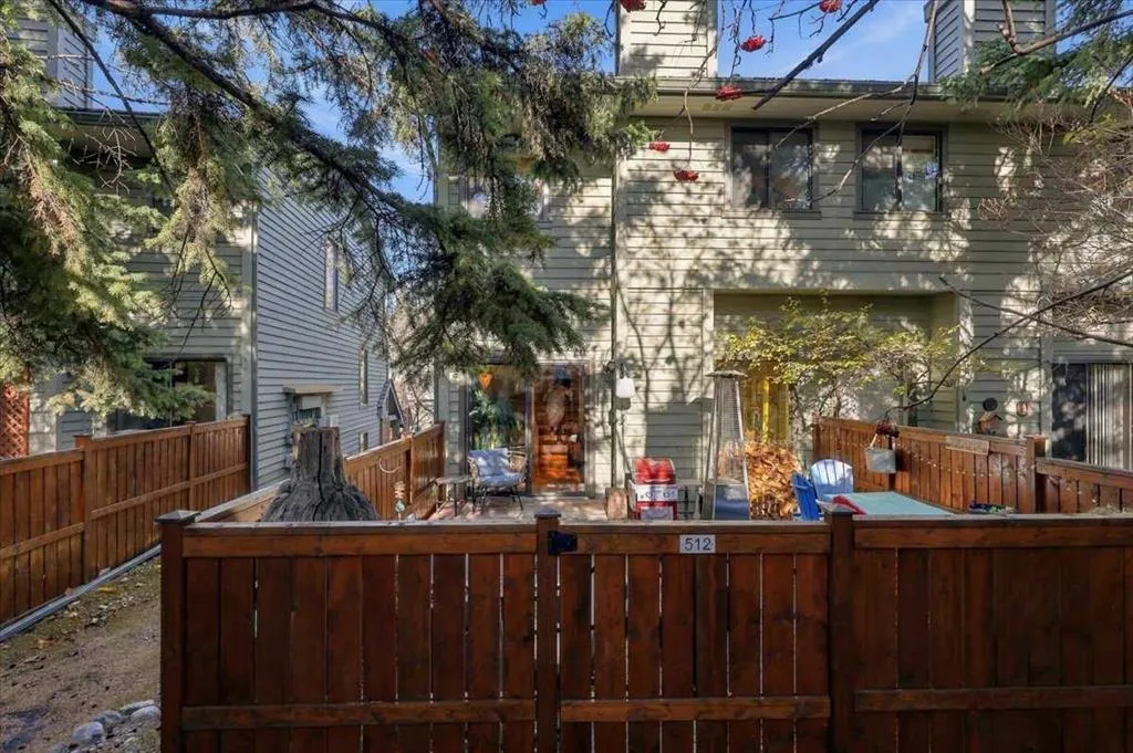 512 Point Mckay Grove NW