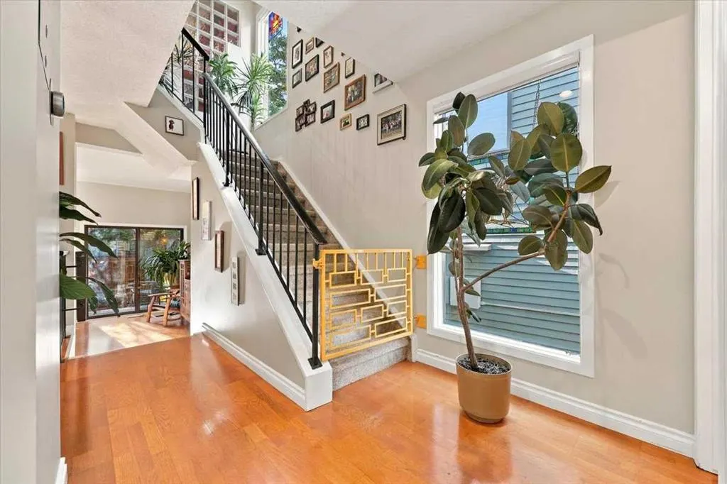 512 Point Mckay Grove NW