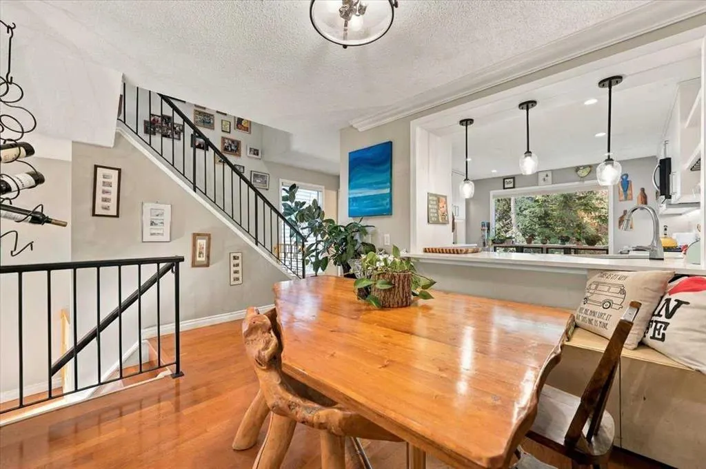 512 Point Mckay Grove NW