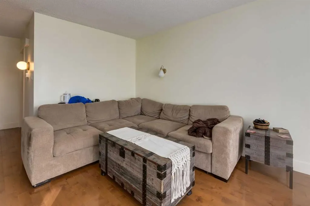 6222 31 Avenue NW #2