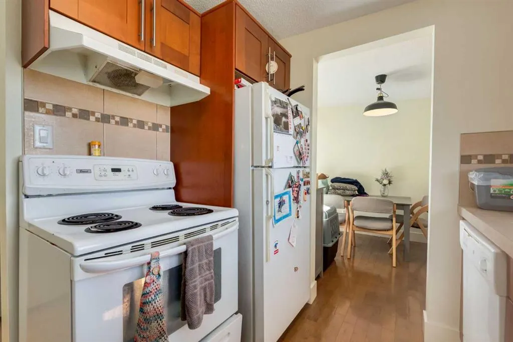 6222 31 Avenue NW #2