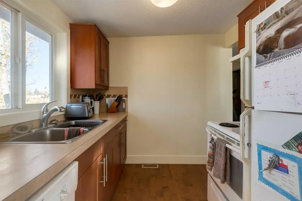 6222 31 Avenue NW #2