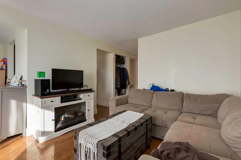 6222 31 Avenue NW #2