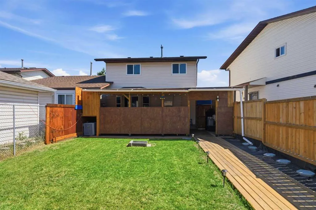 227 Abalone Place NE