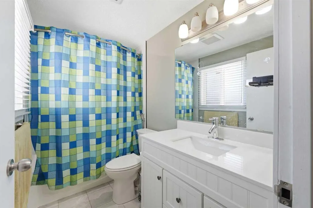 227 Abalone Place NE