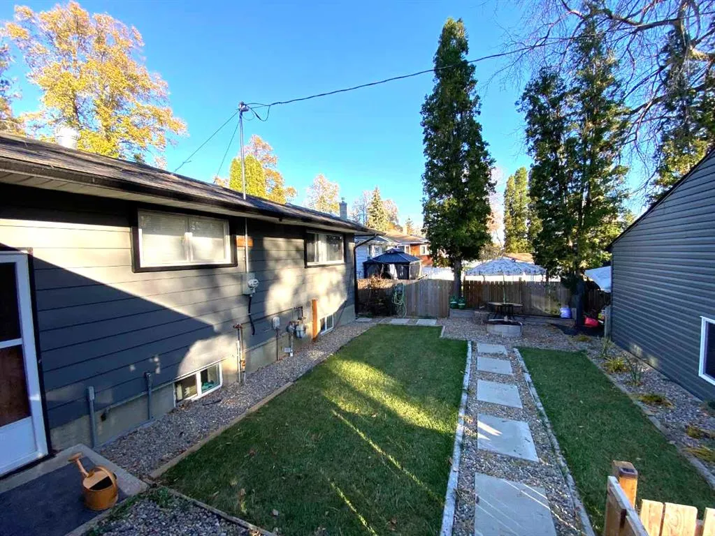 535 2A Avenue W