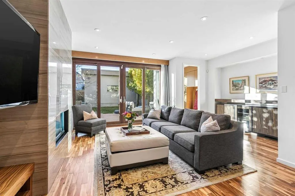 2333 3 Avenue NW