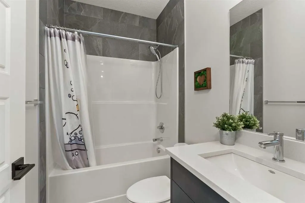32 Monterra Landing