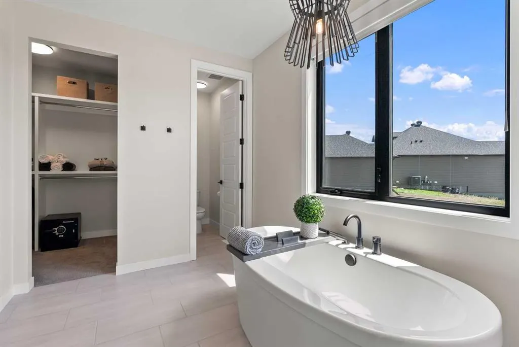 32 Monterra Landing