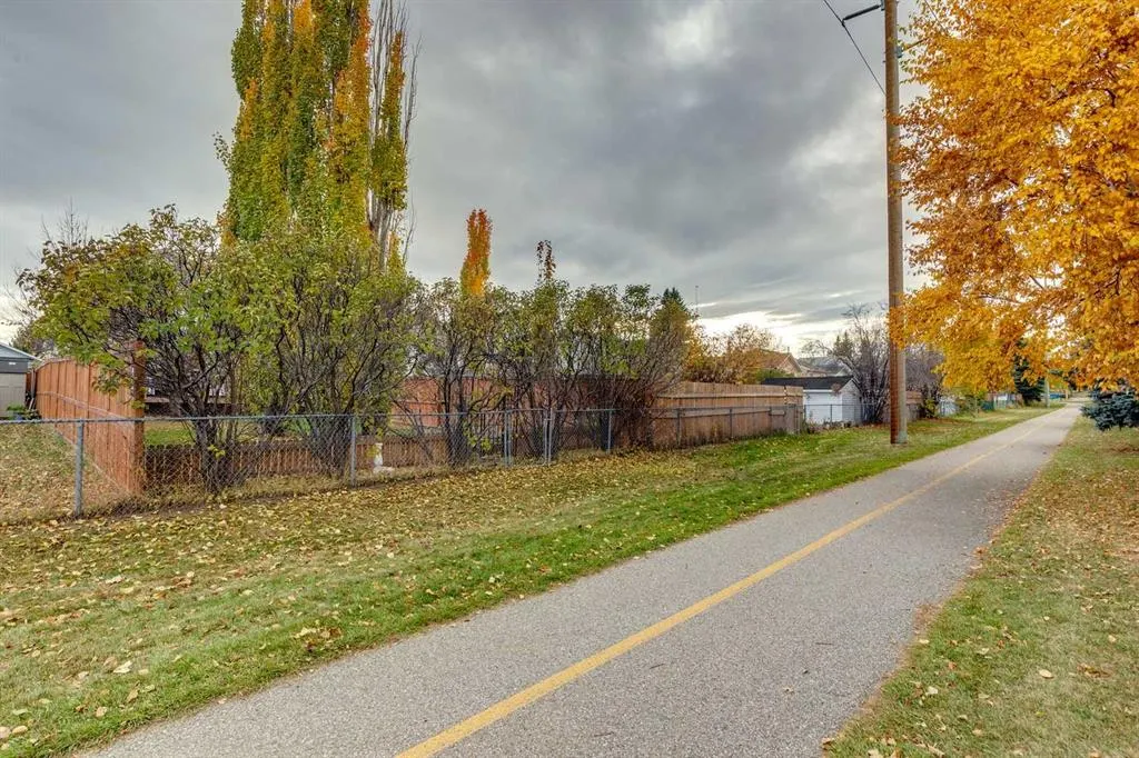 17 Shawglen Court SW