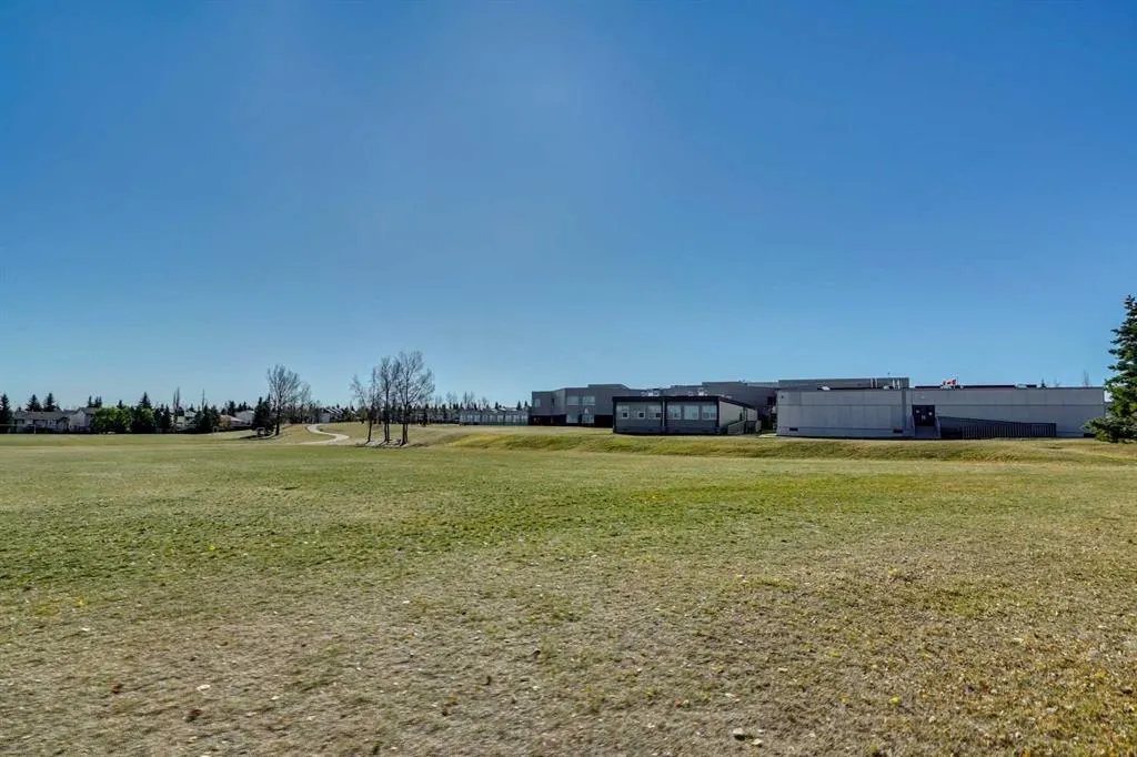 17 Shawglen Court SW