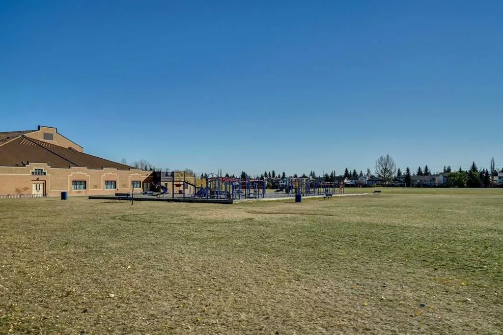 17 Shawglen Court SW