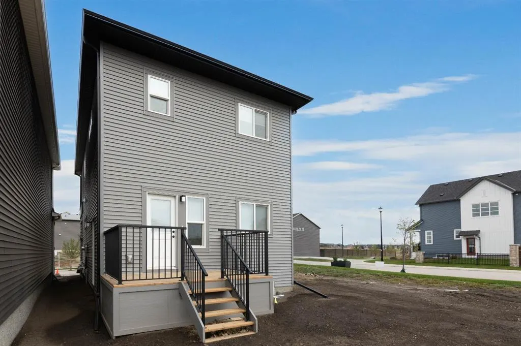 605 Lambeau Link SE