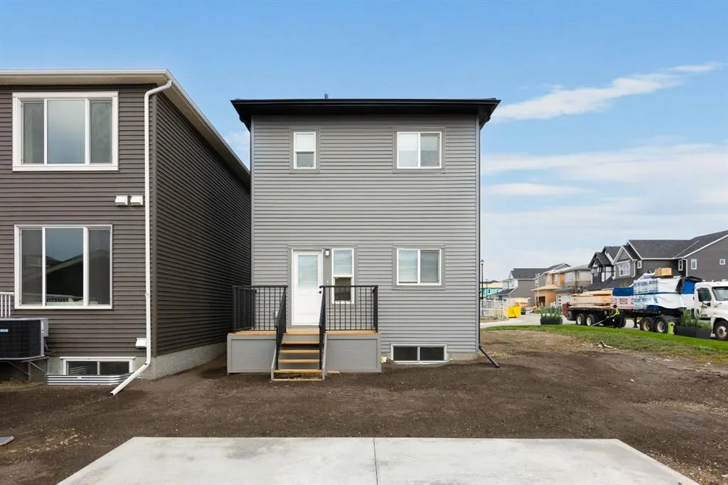 605 Lambeau Link SE