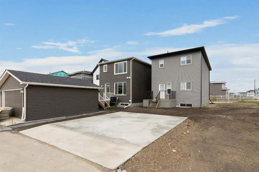 605 Lambeau Link SE