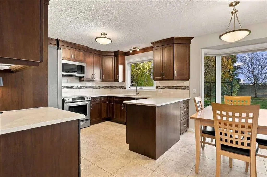 144 Bernard Way NW
