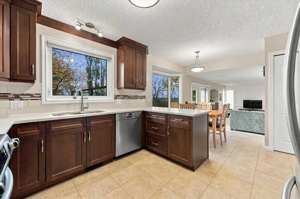144 Bernard Way NW