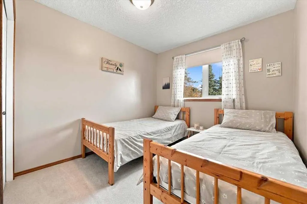 144 Bernard Way NW