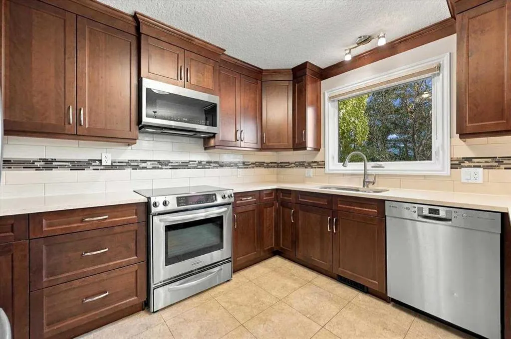 144 Bernard Way NW