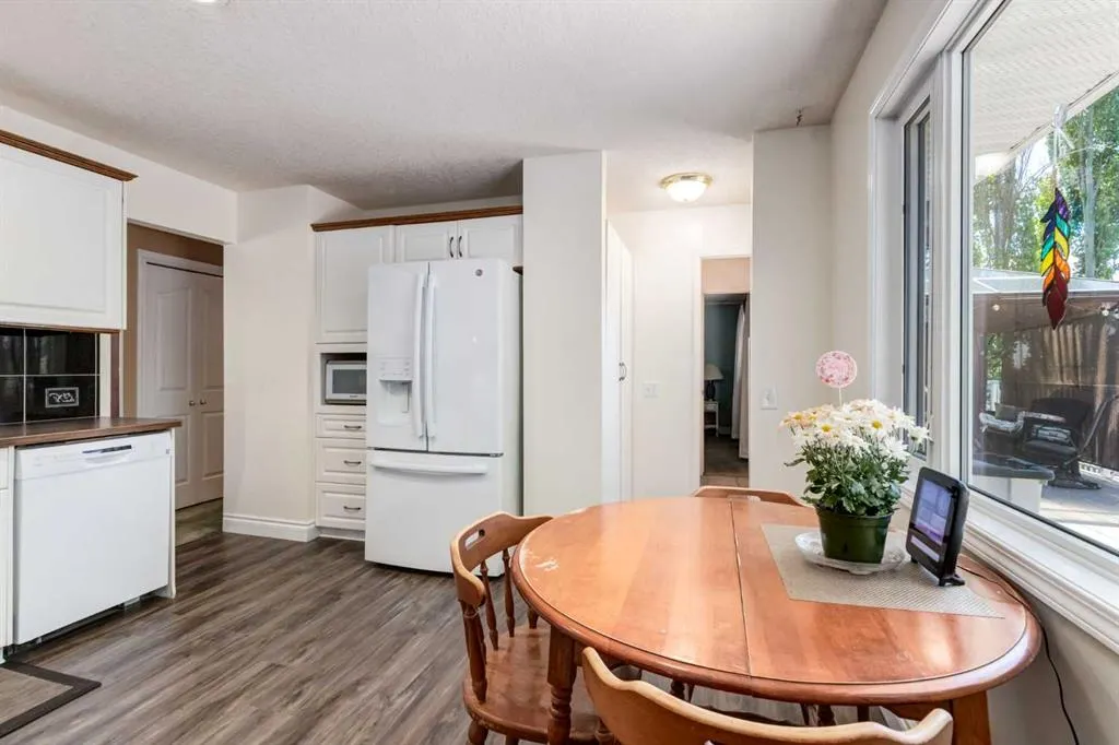 216 Cannington Place SW