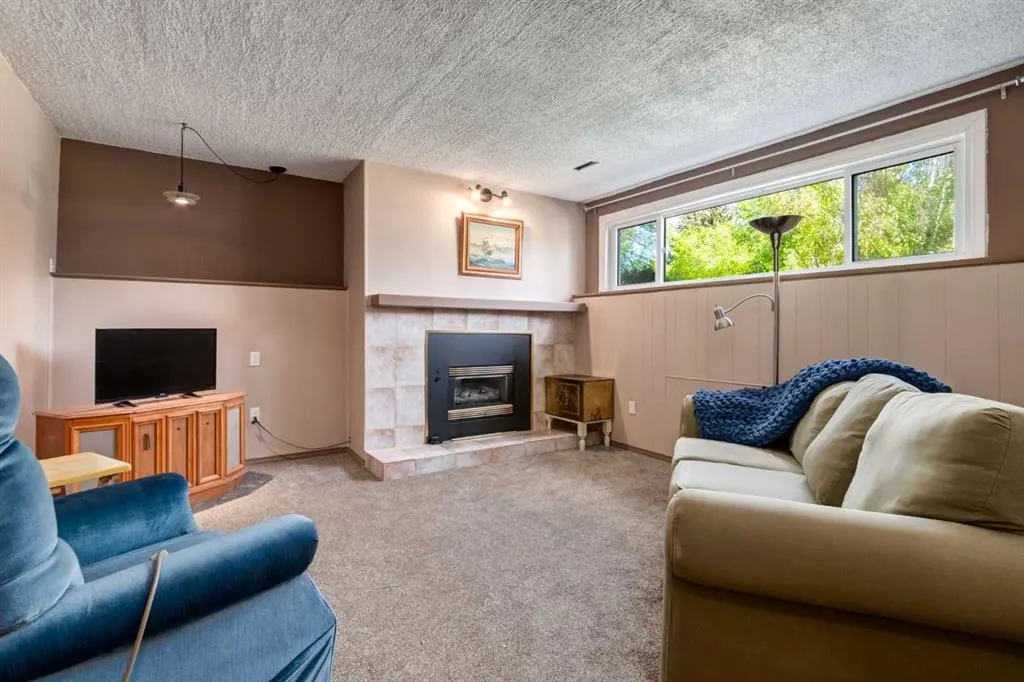 216 Cannington Place SW