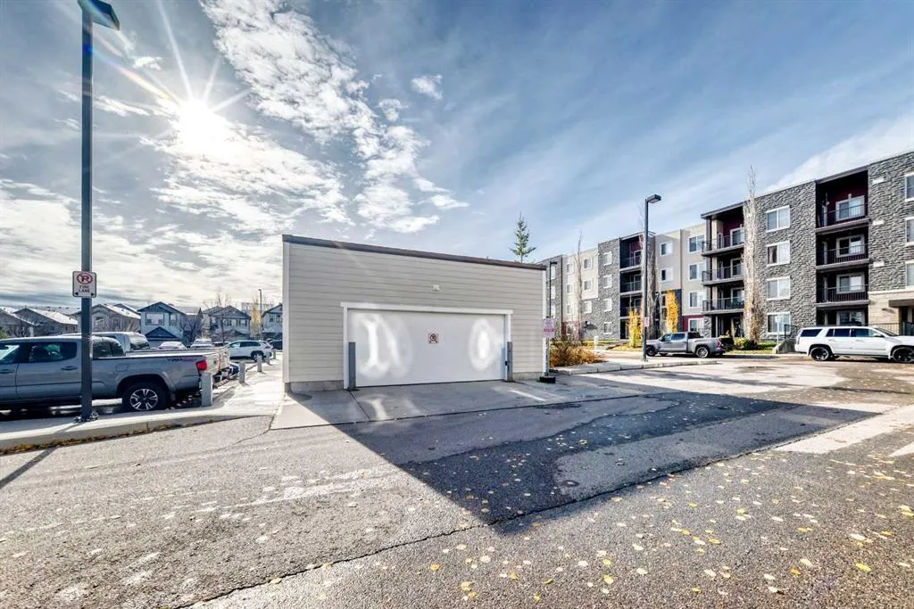 195 Kincora Glen Road NW #404