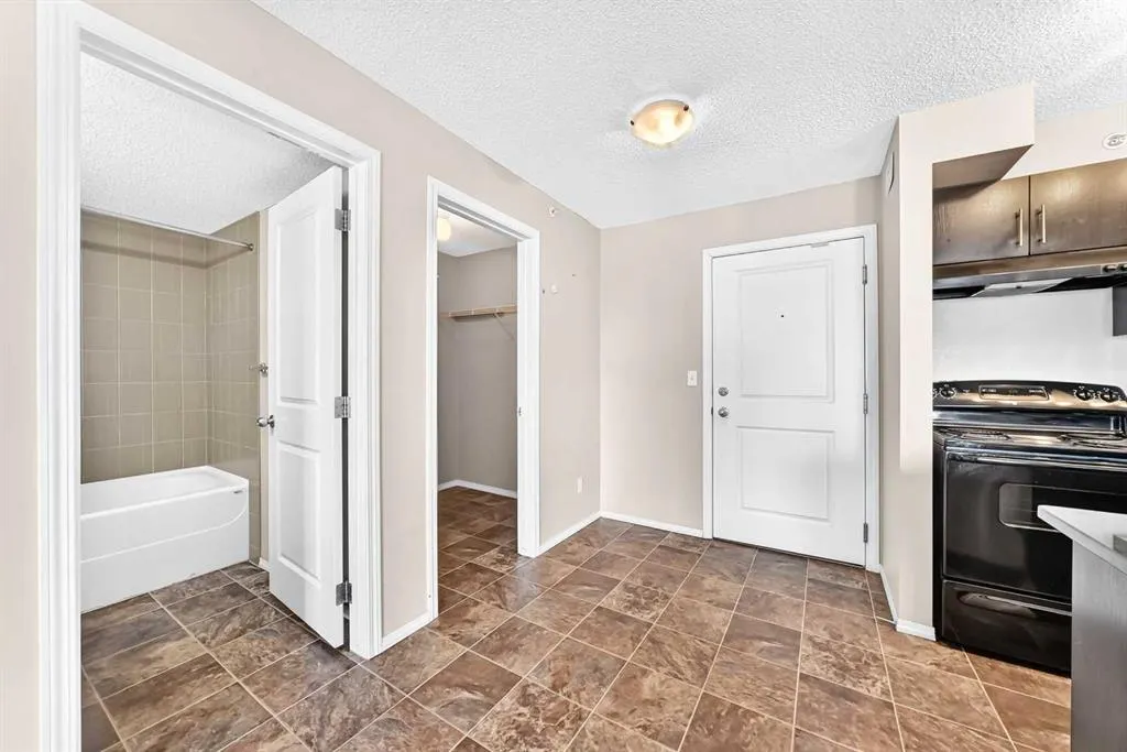 195 Kincora Glen Road NW #404
