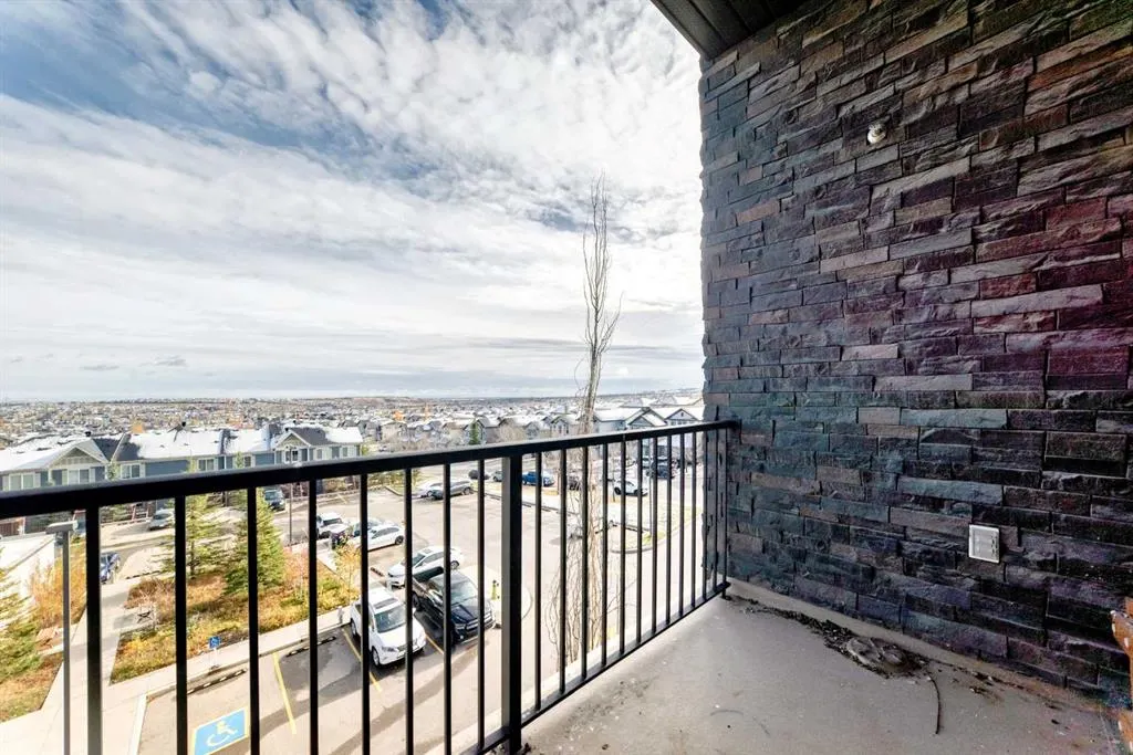 195 Kincora Glen Road NW #404