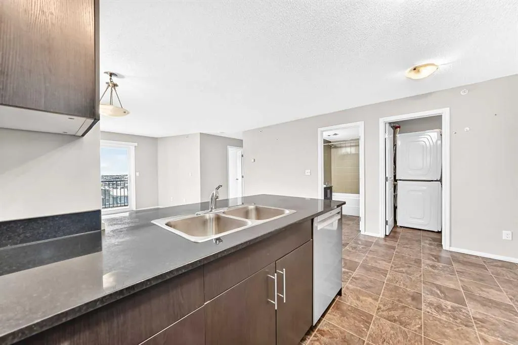 195 Kincora Glen Road NW #404