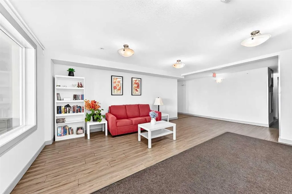 195 Kincora Glen Road NW #404