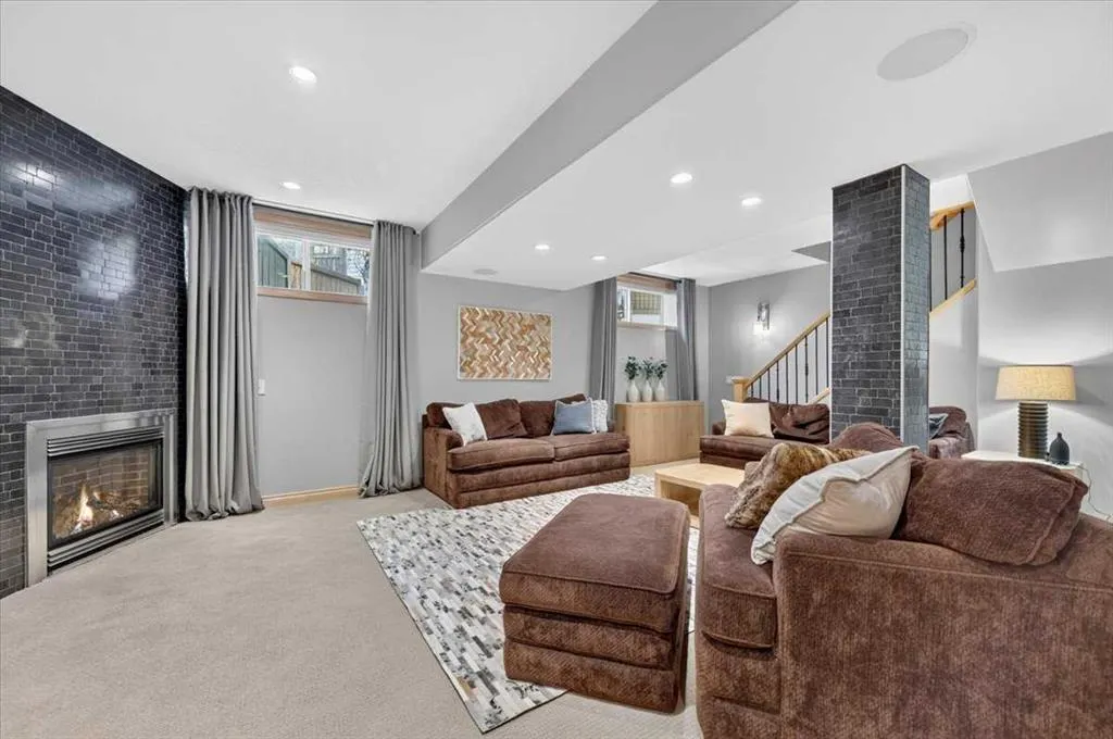 20 Hidden Valley Gardens NW