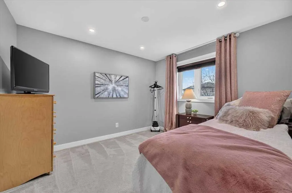 20 Hidden Valley Gardens NW