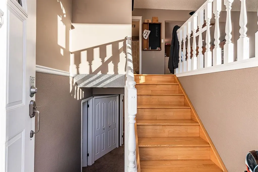 22 Hamilton Court NE
