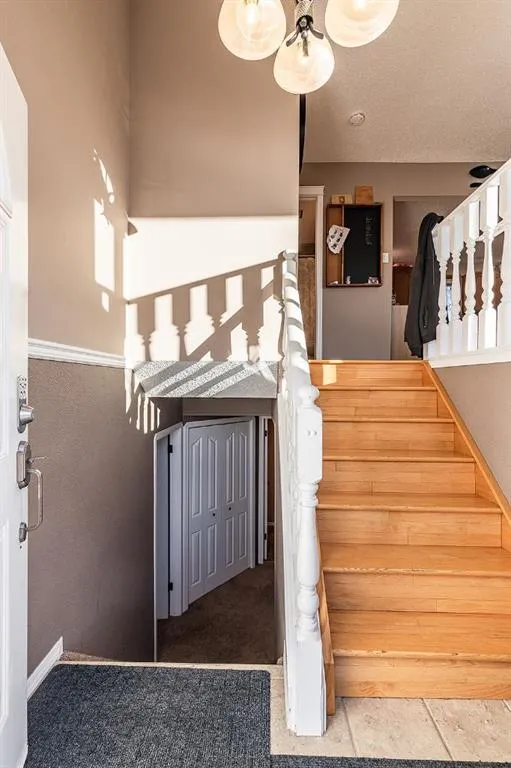 22 Hamilton Court NE