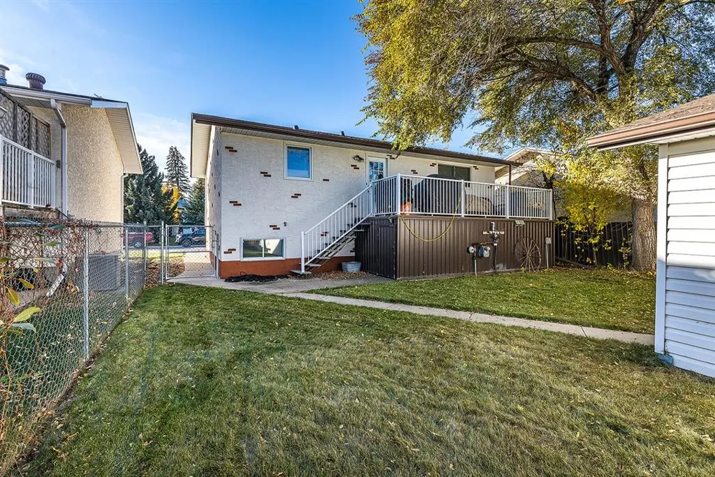 22 Hamilton Court NE