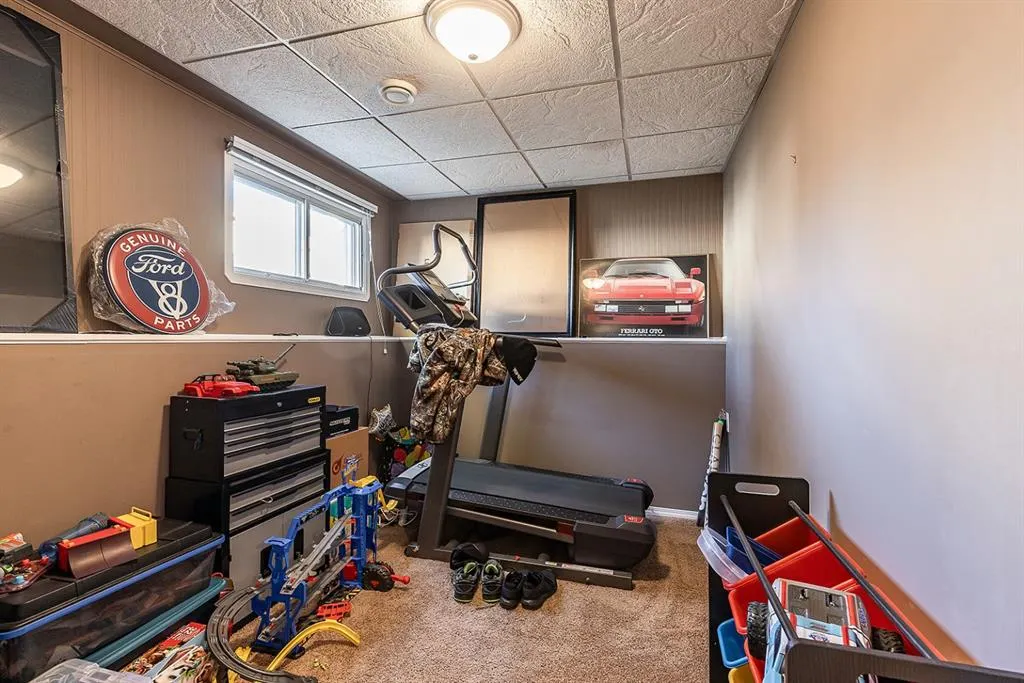 22 Hamilton Court NE
