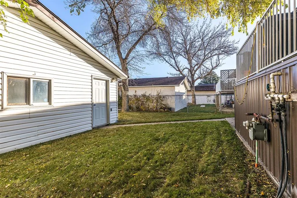 22 Hamilton Court NE