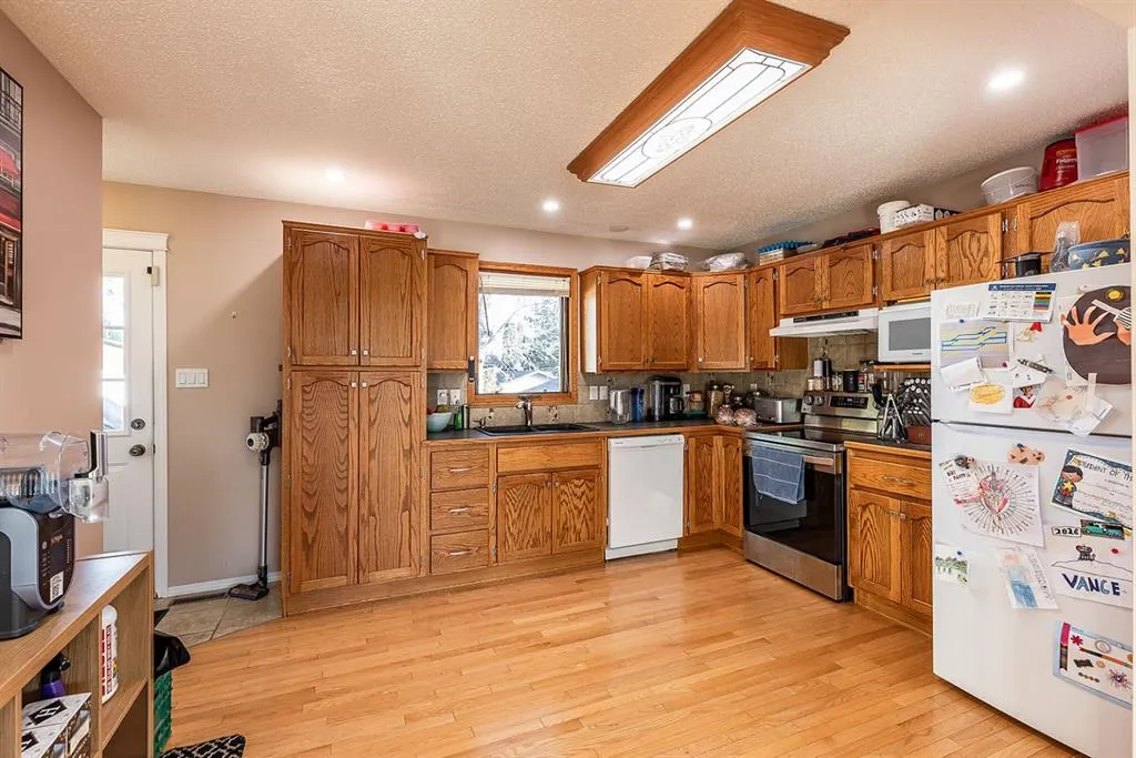 22 Hamilton Court NE