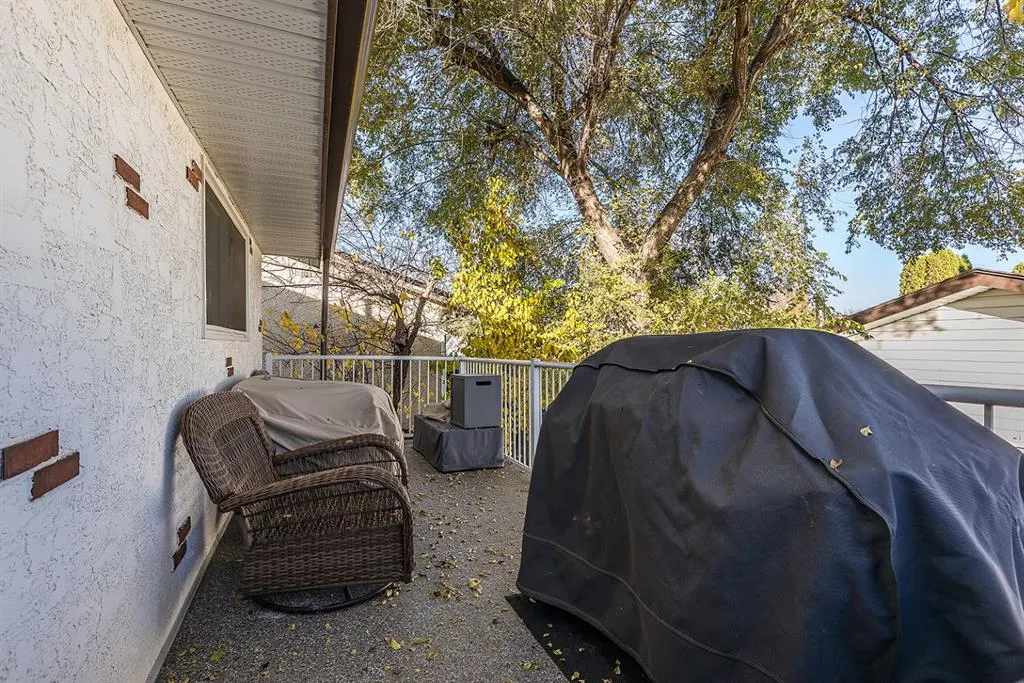 22 Hamilton Court NE