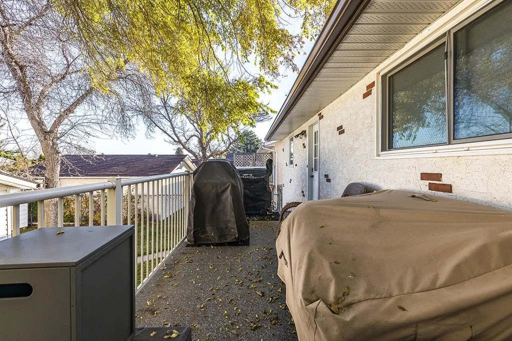22 Hamilton Court NE