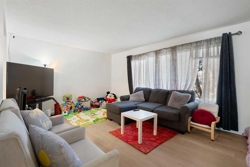 5611 Dalwood Way NW