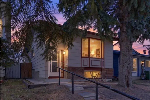 219 Sunvale Crescent SE