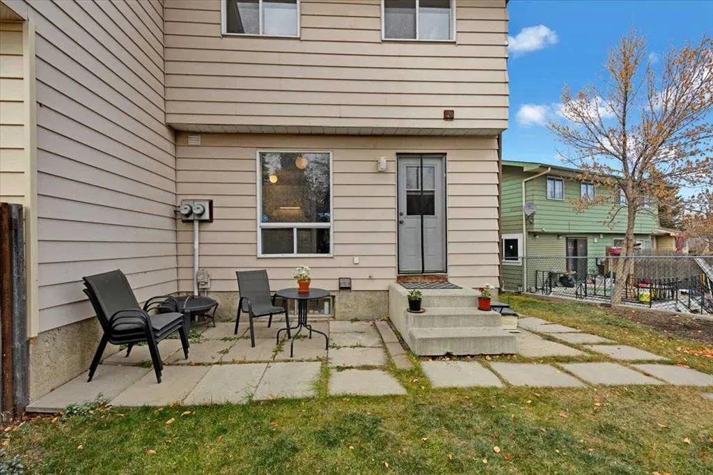 35 Berkley Court NW