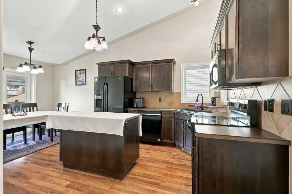 15 Inkster Close
